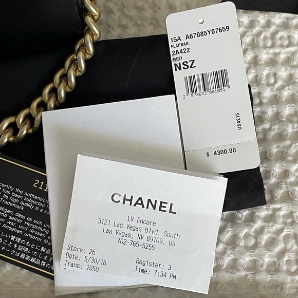 Chanel 15A LIKE NEW Red Lambskin Small Boy Bag GHW - Picture 3 of 14